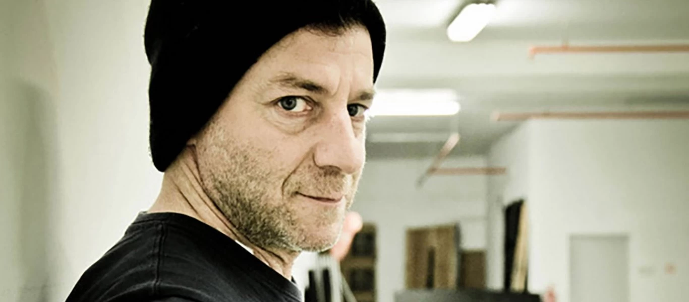 Σε θάλαμο με τους δολοφόνους του Γ.Μακρή ο Δ.Λιγνάδης - Βλέπει τηλεόραση και κρατάει σημειώσεις